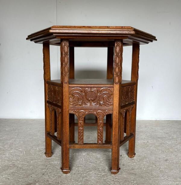 Georg Hulbe ( 1851 - 1917 ) rare gueridon Art Nouveau en chêne blond 