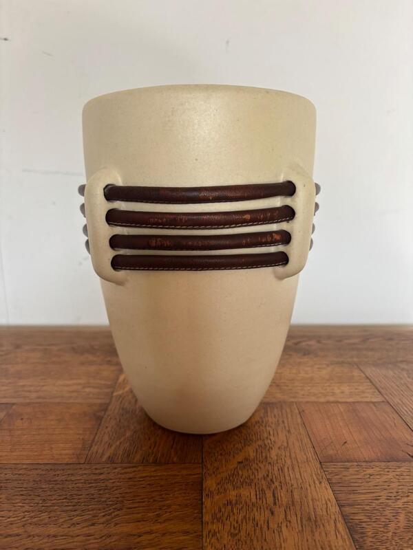 Keramos a Sevres . Vase en ceramique et cuir vers 1940