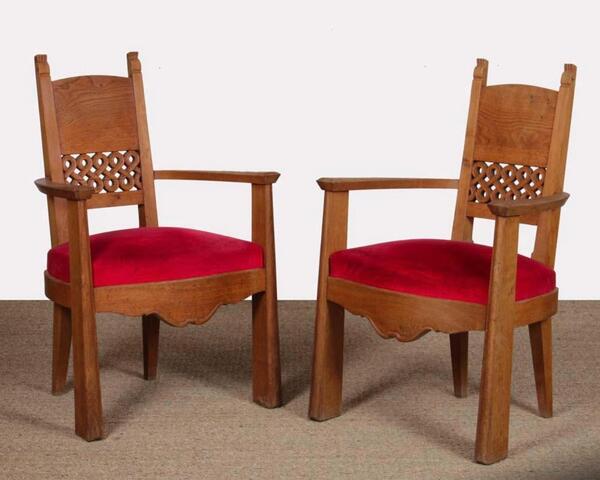 Paire de fauteuils Art Deco en chêne massif . Travail francais circa 1940