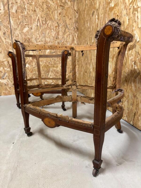 Paire de fauteuils en marquetterie de bois fruitier vers 1910 