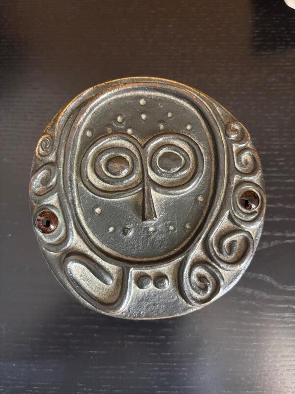 Plaque en bronze et pierre vers 1960 