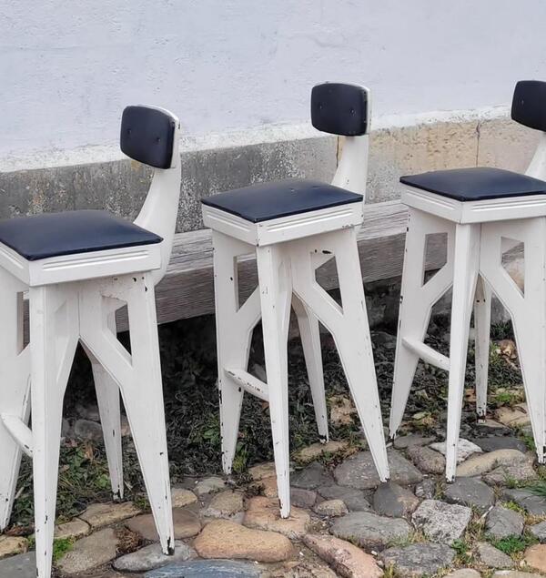 Suite de tabourets de bar en acajou vers 1950