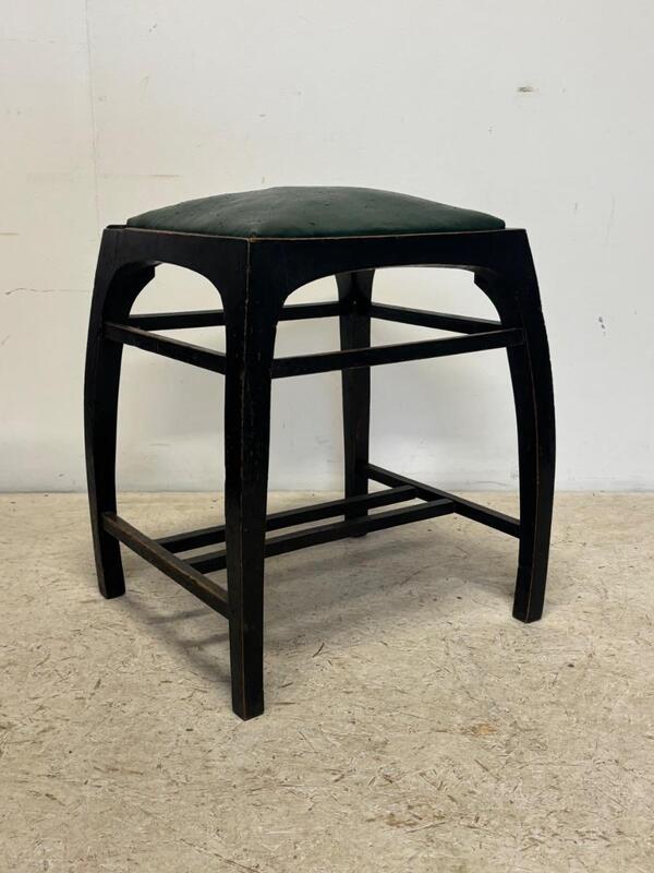 Tabouret secession en bois noircit . Allemagne vers 1910
