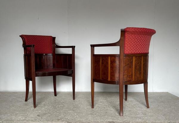 Travail Francais . Paire de fauteuils Art Deco vers 1930