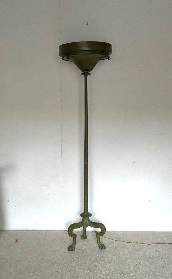 Travail Francais lampadaire neoclassique en bronze vers 1940