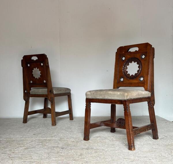 Travail italien . Paire de chaises Art Nouveau vers 1910
