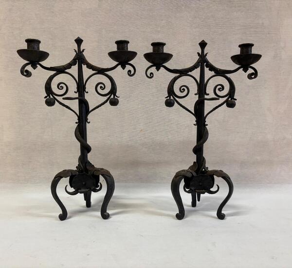 Travail italien vers 1910 importante paire de bougeoirs au serpent